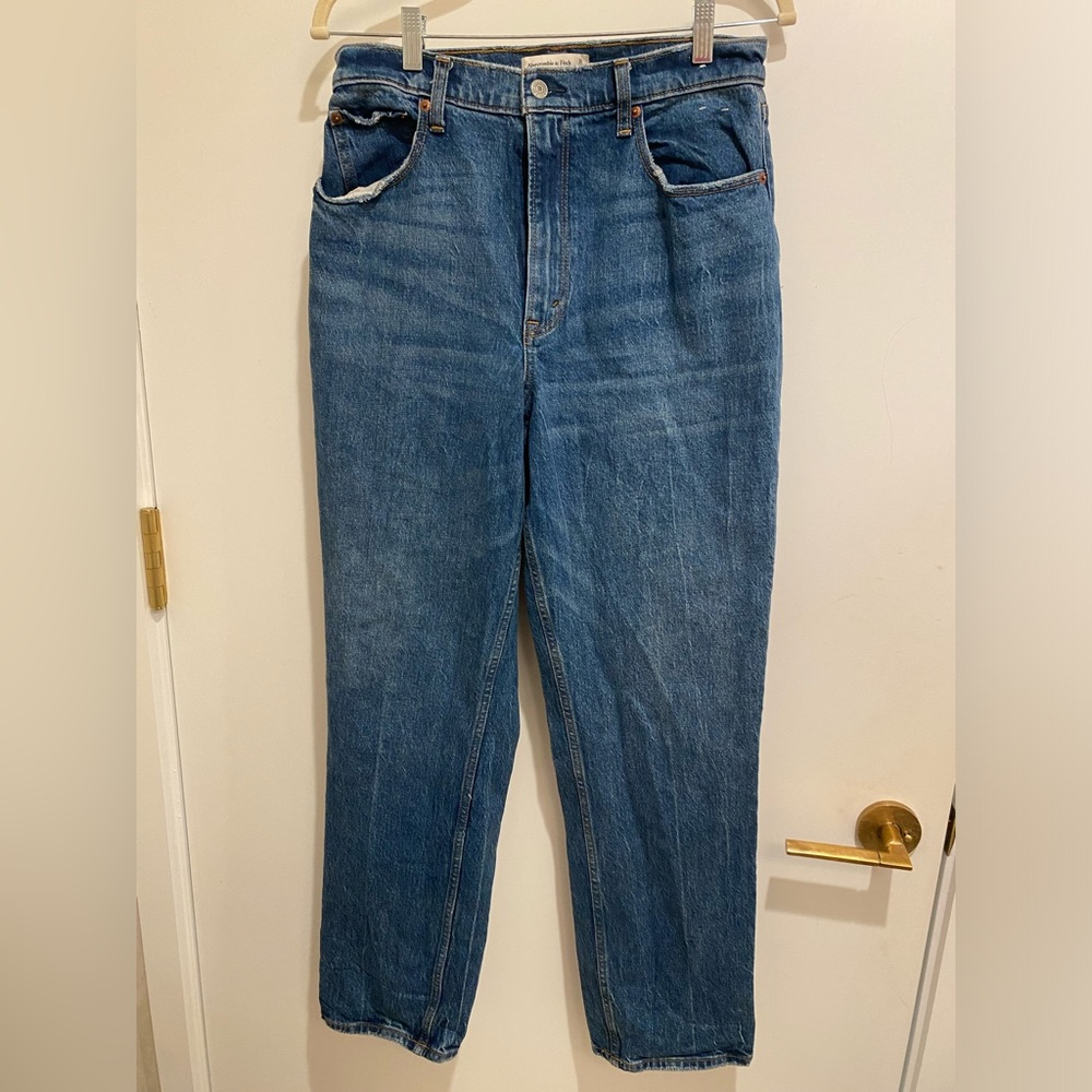 Abercrombie the 90s straight ultra high rise. Curve love. Size 30/10 regular.